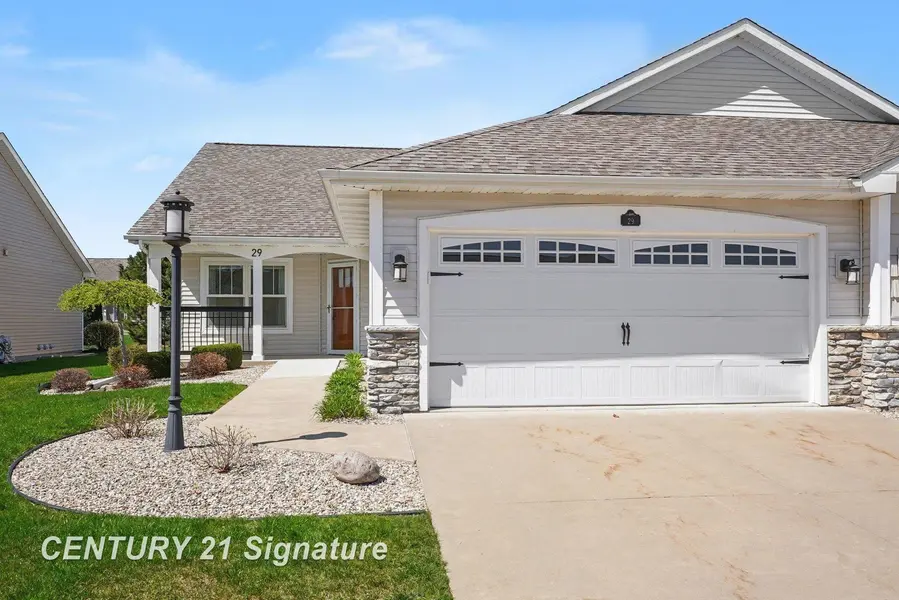29 Tuscany CIR, Saginaw Twp, MI 48603