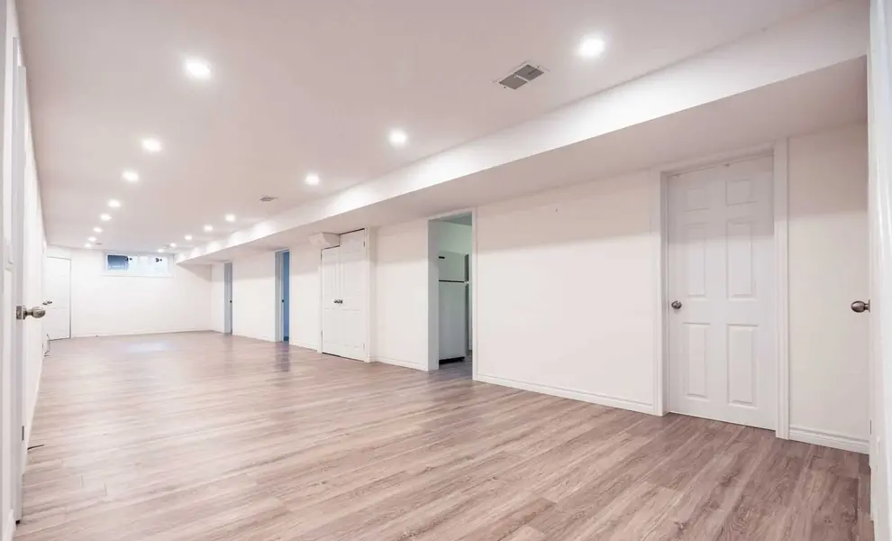 899 Glen ST, Oshawa, ON L1J 3T9