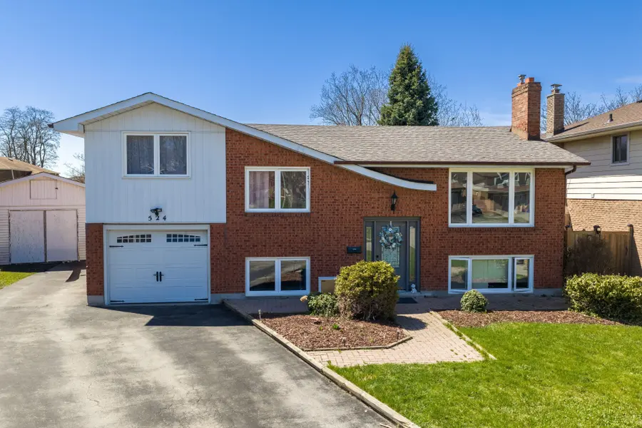 524 Lisbon CT, Oshawa, ON L1J 6R3