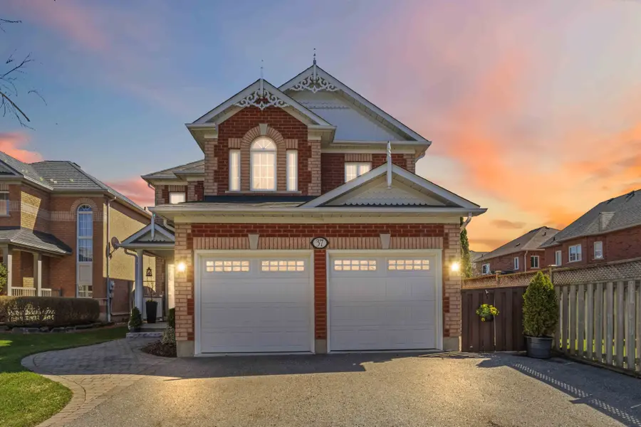 37 Duggan AVE, Whitby, ON L1M 1J1
