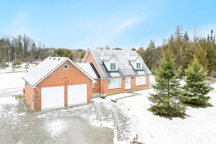 2104 Newton ST, Tay, ON L0K 2A0