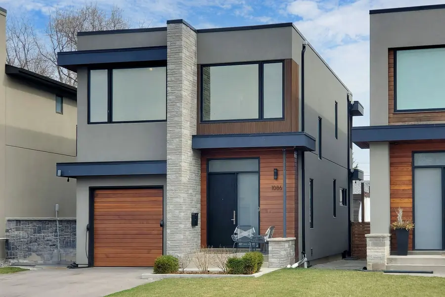 1086 Gardner AVE, Mississauga, ON L5E 1B7