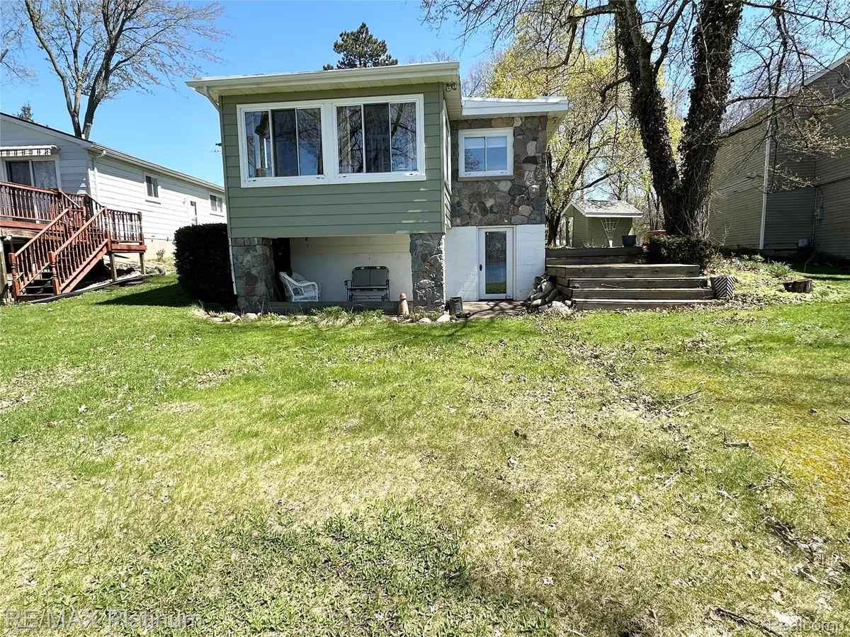 7043 Big Trail RD, Rose Township, MI 48442