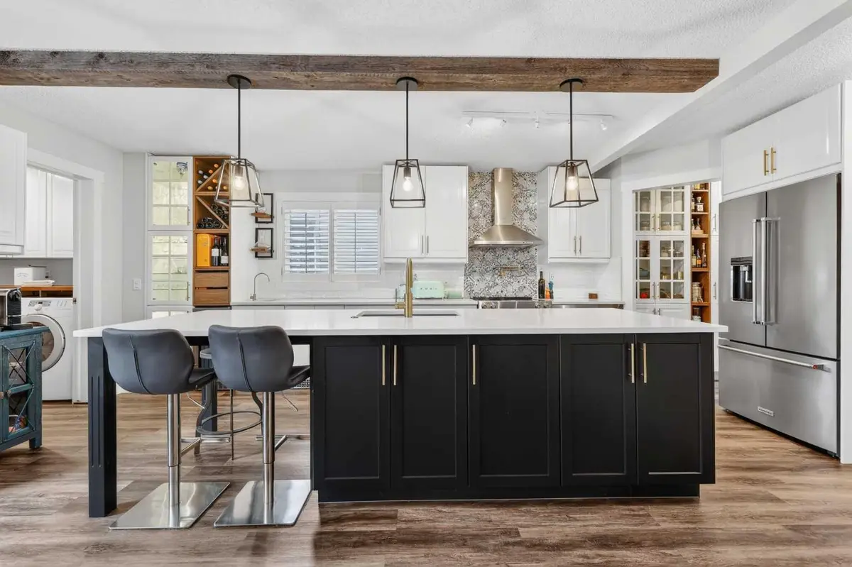 60 Inverness DR SE, Calgary, AB T2Z 3E4