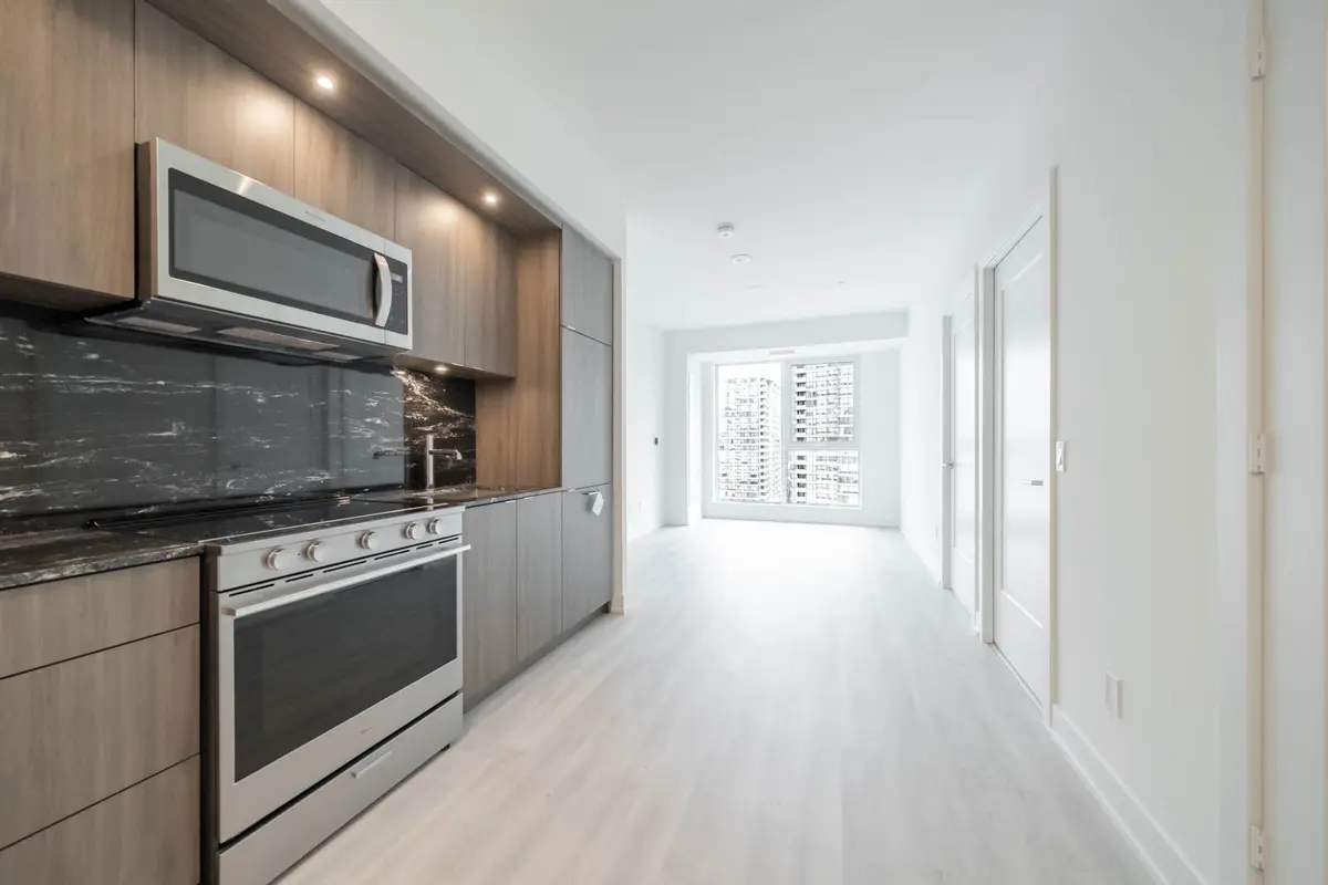 25 Cordova AVE #1214, Toronto W08, ON M9A 0E5