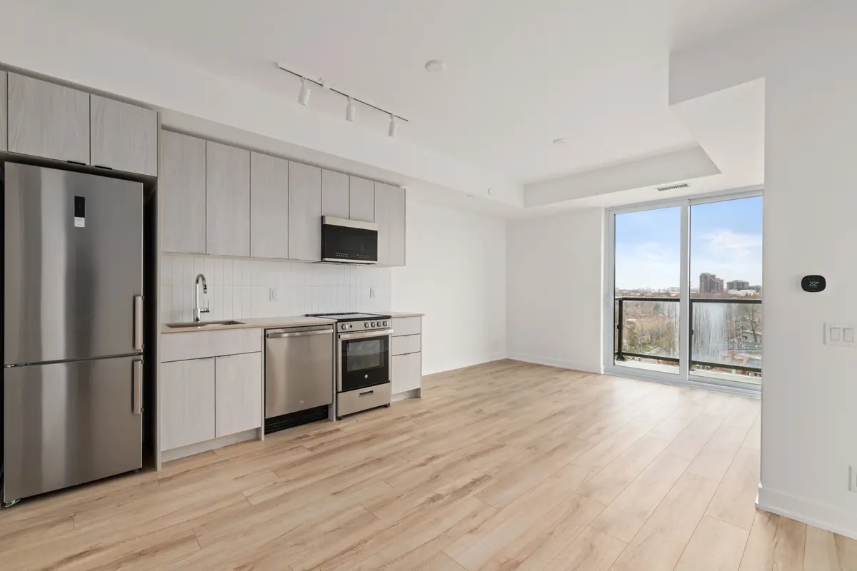 1660 Bloor ST W ##1102, Toronto W02, ON M6P 1A8