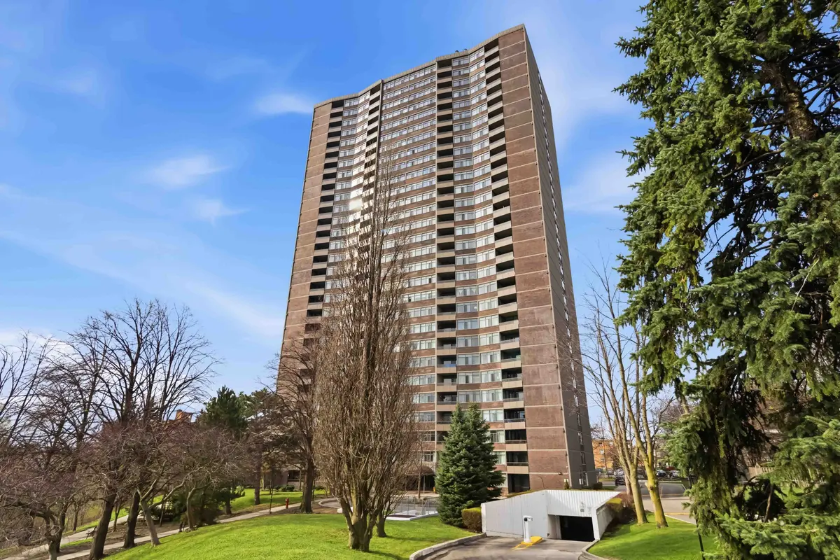 3100 Kirwin AVE #2107, Mississauga, ON L5A 3S6