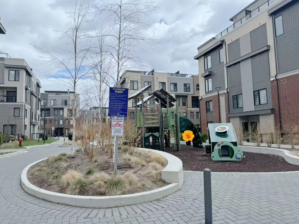 3550 Colonial DR #19, Mississauga, ON L5L 0C1