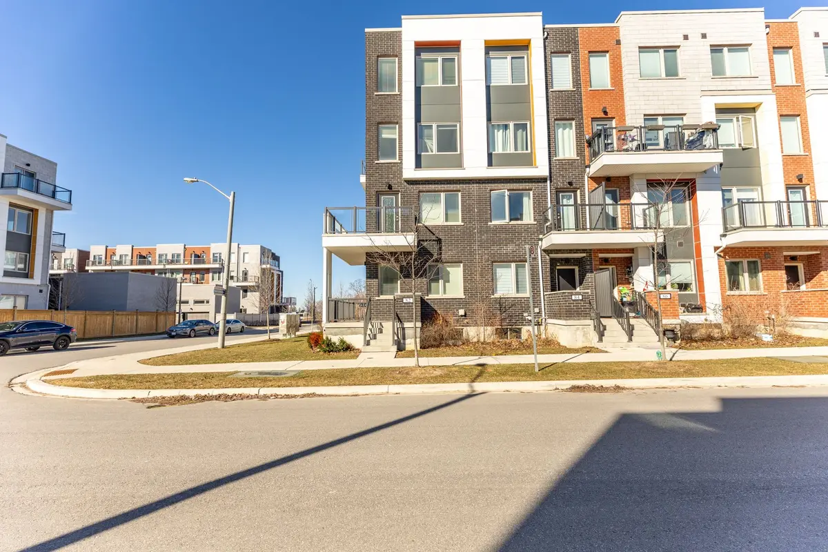 82 William Duncan RD, Toronto W05, ON M3K 0B7