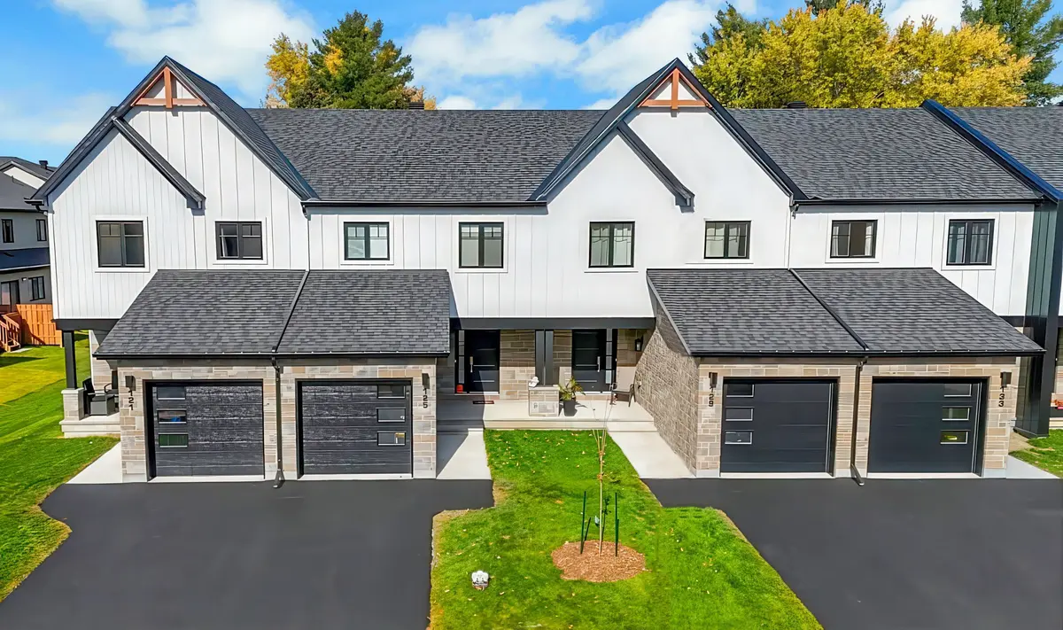 233 Peacock DR, Russell, ON K4R 0A1