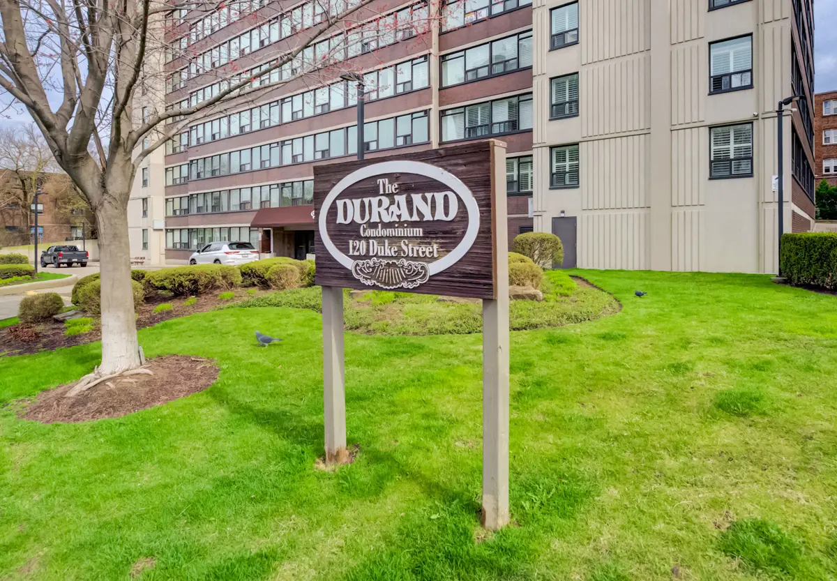 120 Duke ST #505, Hamilton, ON L8P 4T1