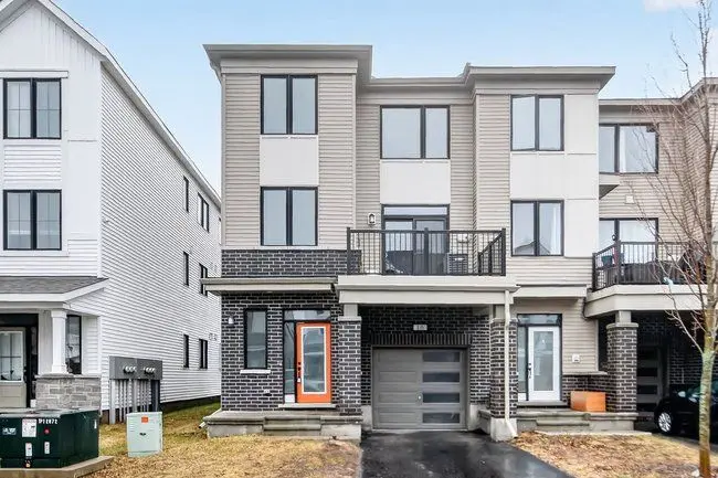 16 Caspian ROW, Kanata, ON K2V 0R7