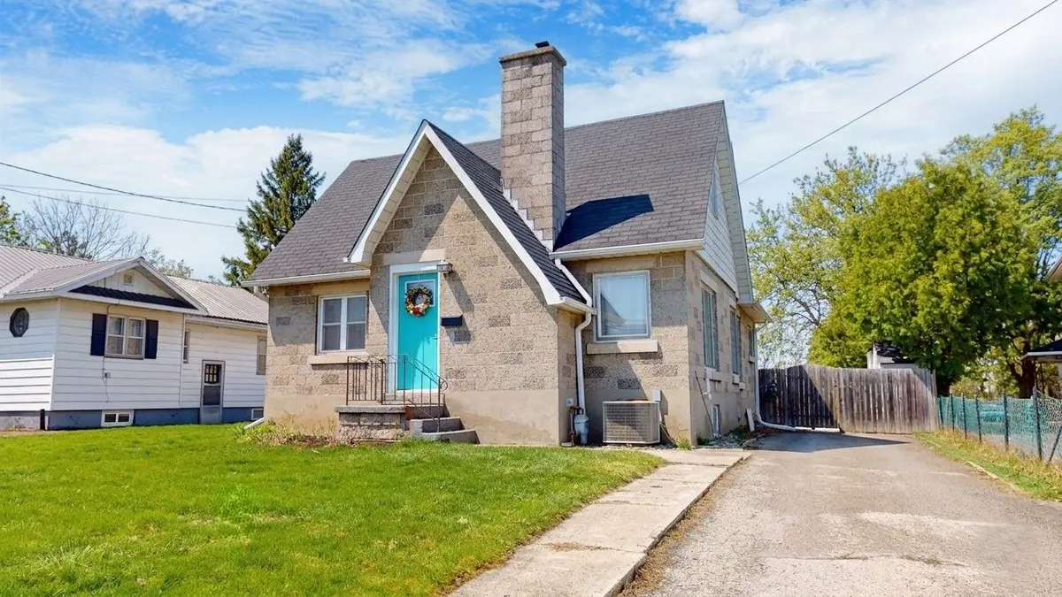 24 Schofield AVE, Brockville, ON K6V 4M5