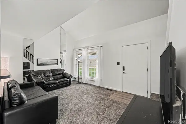 20036 Village Green CT, Brownstown Charter Township, MI 48183