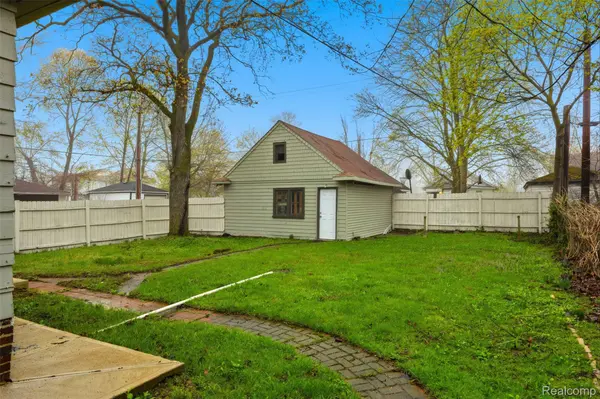 16614 Sunderland RD, Detroit, MI 48219