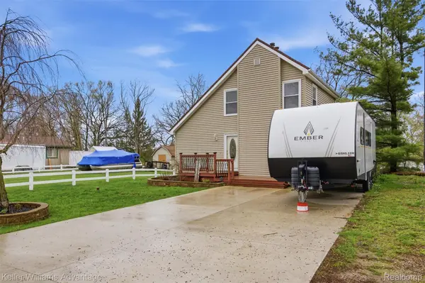 3555 Junior DR, Hamburg Township, MI 48169