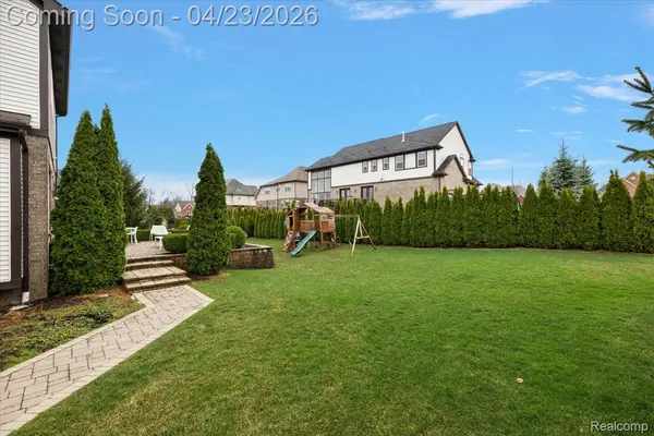 1138 Pembroke DR, Rochester Hills, MI 48307