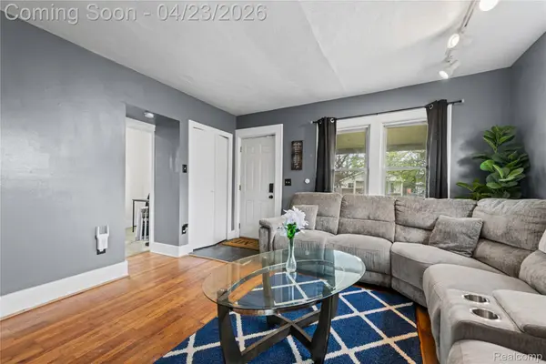 23392 Cayuga AVE, Hazel Park, MI 48030