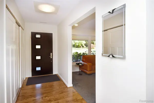 3885 Oakland DR, Bloomfield Hills, MI 48301