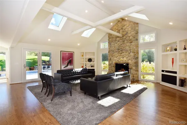 3885 Oakland DR, Bloomfield Hills, MI 48301