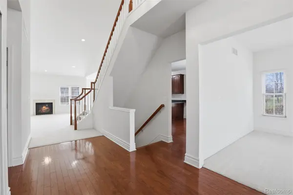 37225 Berkleigh CT, Farmington Hills, MI 48331