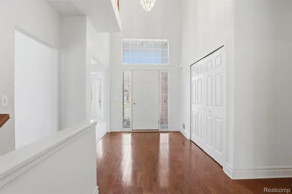 37225 Berkleigh CT, Farmington Hills, MI 48331