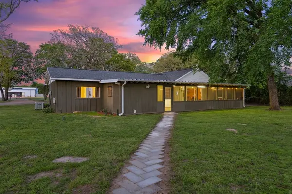 2338 N Tool Drive, Seven Points, TX 75143