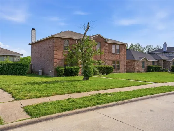 1424 Bumble Bee Drive, Lancaster, TX 75134