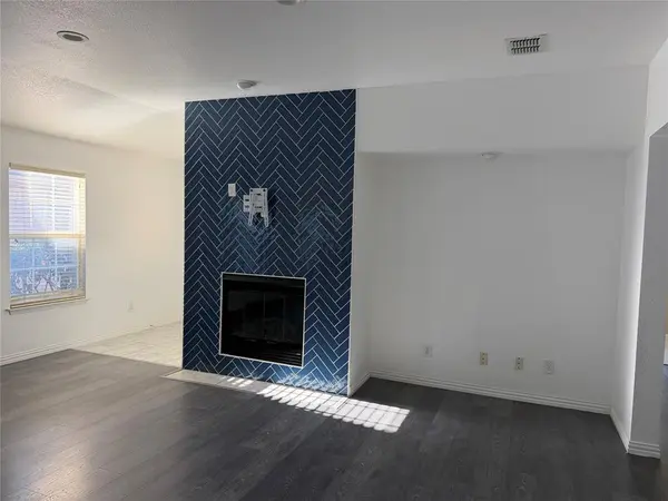 2525 Creek Villas Drive, Bedford, TX 76022