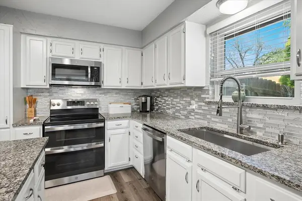 2406 S Forest Hls, Corinth, TX 76210