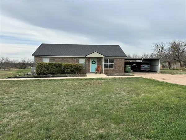 634 Mccartney Lane, Tye, TX 79563
