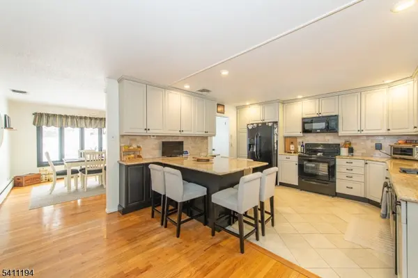 5 Winding Way, Andover Twp., NJ 07821