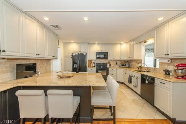 5 Winding Way, Andover Twp., NJ 07821