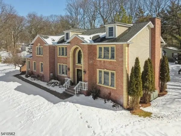 25 Page Dr, Oakland Boro, NJ 07436