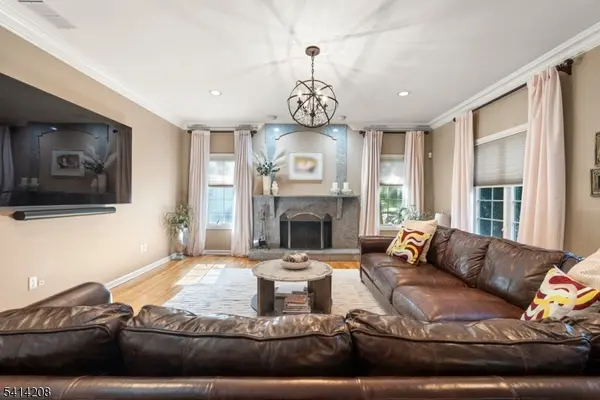 9 Woodland Ct, Wayne Twp., NJ 07470