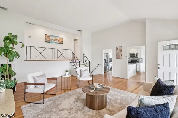 42 Nomahegan Ct, Cranford Twp., NJ 07016