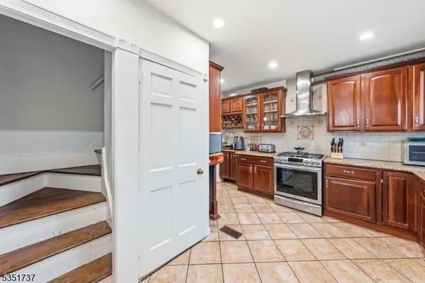 426 Walnut St, Roselle Boro, NJ 07203