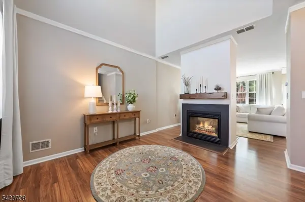 8 Scarlet Oak Dr, Montgomery Twp., NJ 08540