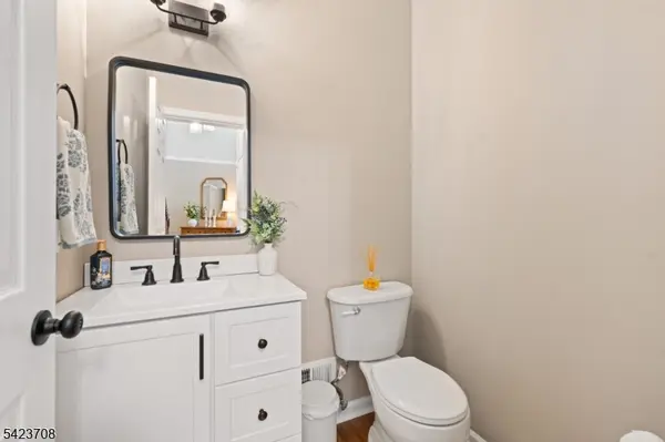 8 Scarlet Oak Dr, Montgomery Twp., NJ 08540