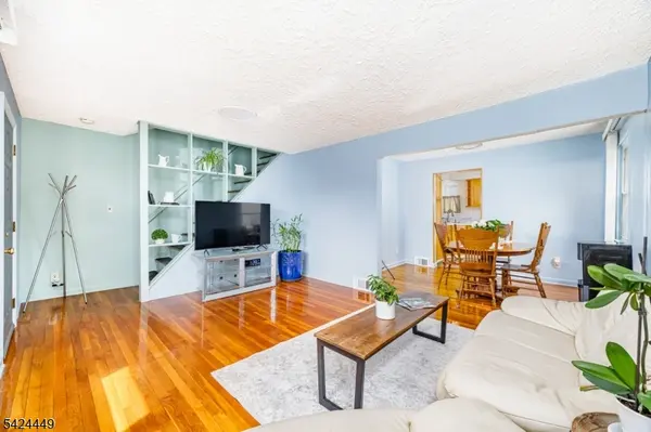 40 South Dr, Rochelle Park Twp., NJ 07662