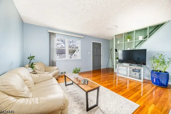 40 South Dr, Rochelle Park Twp., NJ 07662