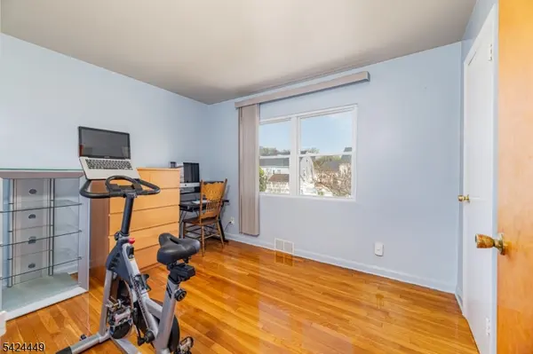 40 South Dr, Rochelle Park Twp., NJ 07662