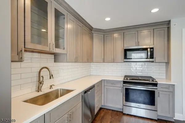 52 River Rd  2nd fl, Chatham Boro, NJ 07928