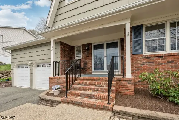 32 Schirra Dr, Wanaque Boro, NJ 07465