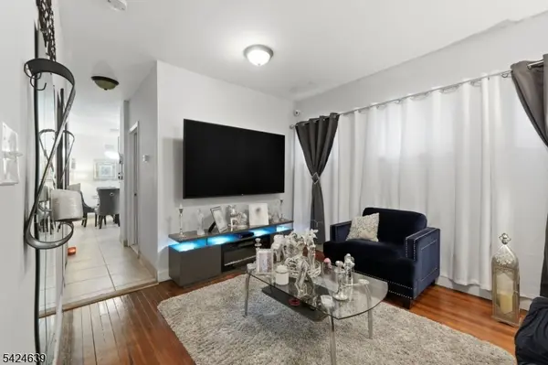 521 Maple Ave, Elizabeth City, NJ 07202