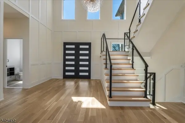 9 Midvale Dr, Warren Twp., NJ 07059