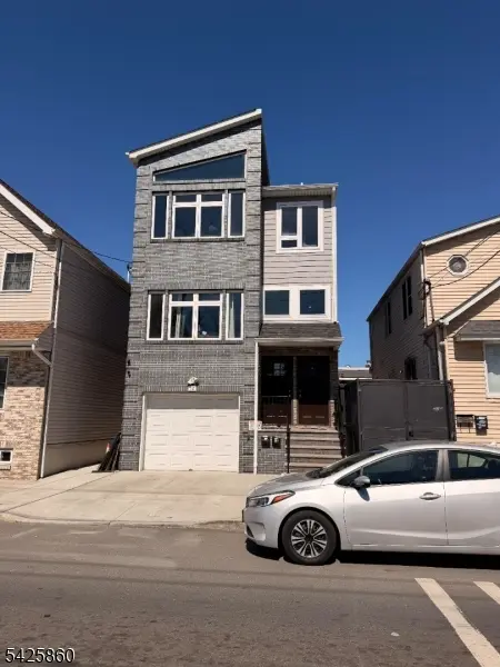 12 Rome St, Newark City, NJ 07105