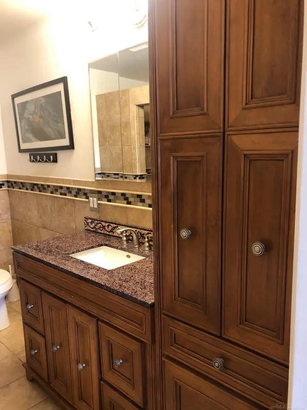 48295 Bayshore DR, Van Buren Twp, MI 48111