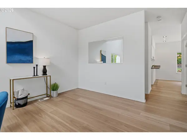 6009 SW 33RD PL, Portland, OR 97239