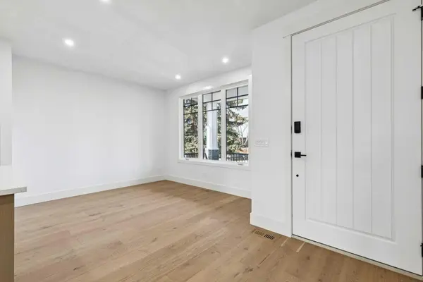 1835 Braemar PL SW, Calgary, AB T2W 0Z3